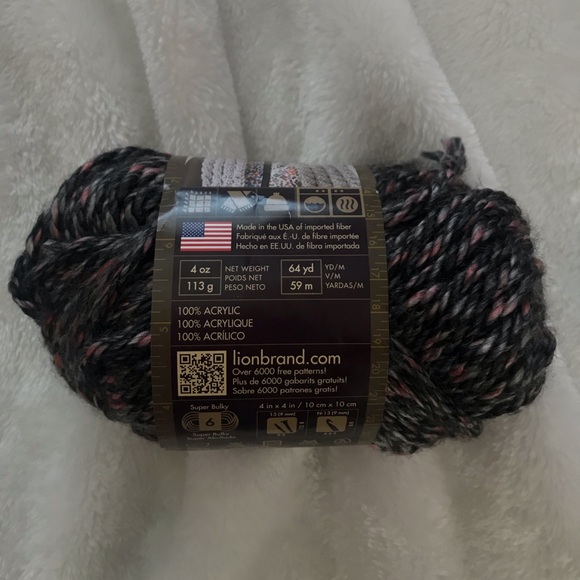 lion brand salem creek yarn (x2) - Picture 5 of 5